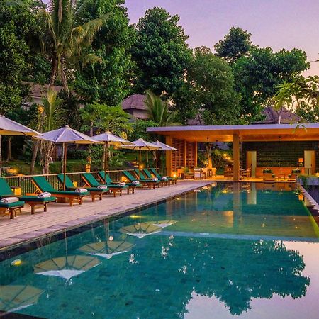 Sanglung Villas & Suites Kubutambahan  ภายนอก รูปภาพ