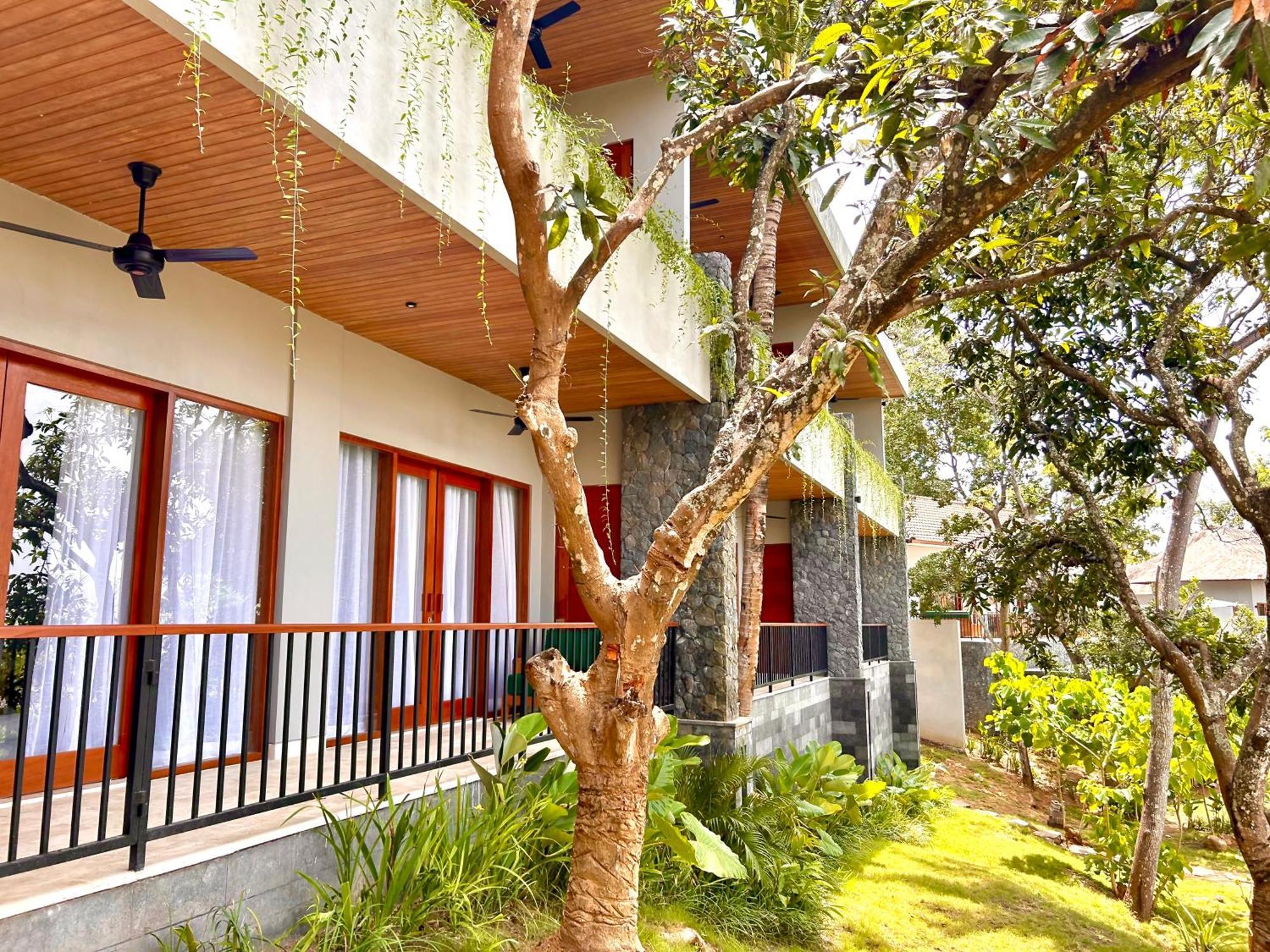 Sanglung Villas & Suites Kubutambahan  ภายนอก รูปภาพ