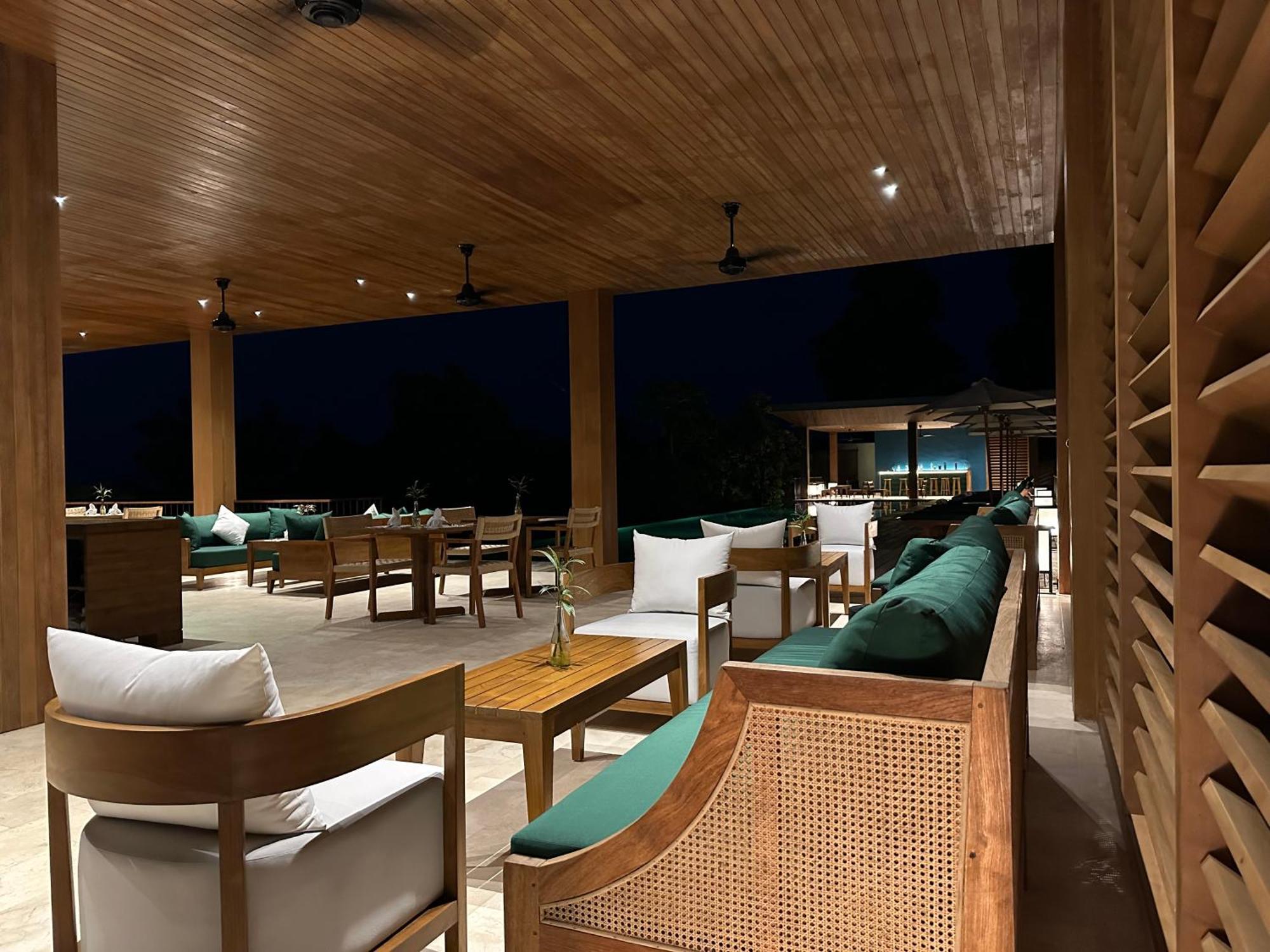 Sanglung Villas & Suites Kubutambahan  ภายนอก รูปภาพ